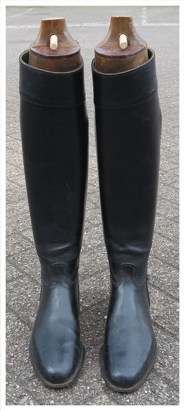Size 8, Davies Black Leather Boots