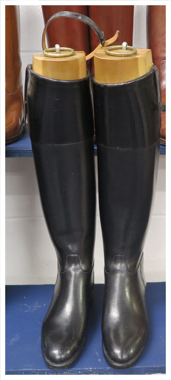 Size 7 - 7.5, Schnieder Black Leather Boots