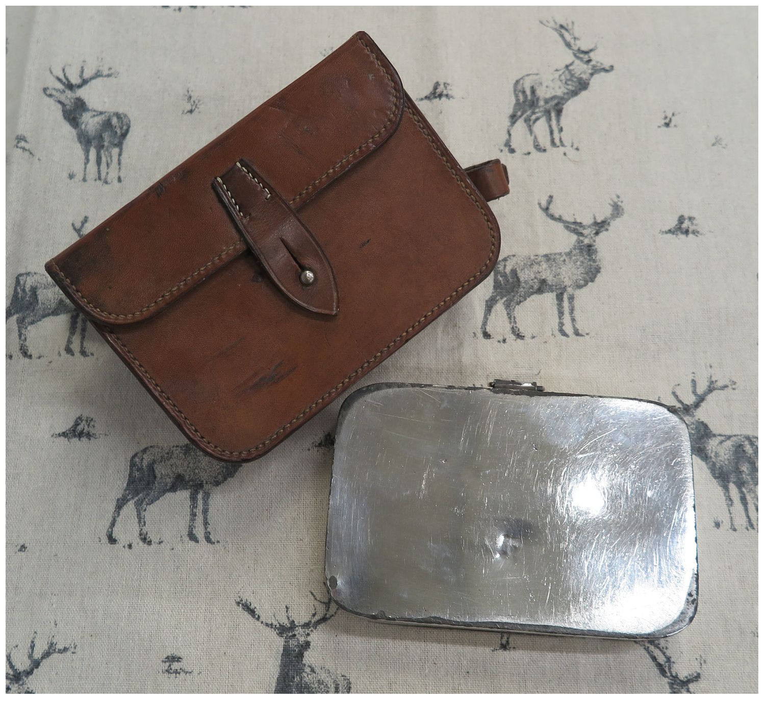 Vintage Sandwich Tin in Brown Leather Case