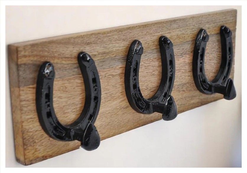 Wall Mounted Horse Shoe Hook Rack
