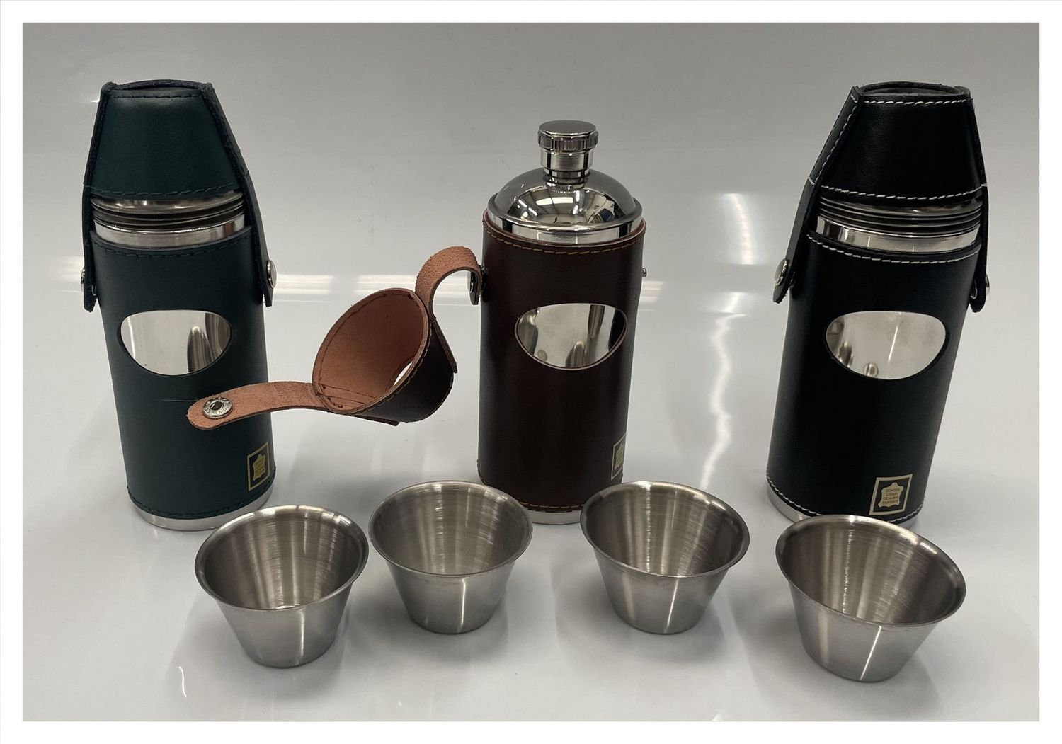 Traditional Hunter Flask & Stirrup Cup Set Traditional Hunter Flask & Stirrup Cup Set