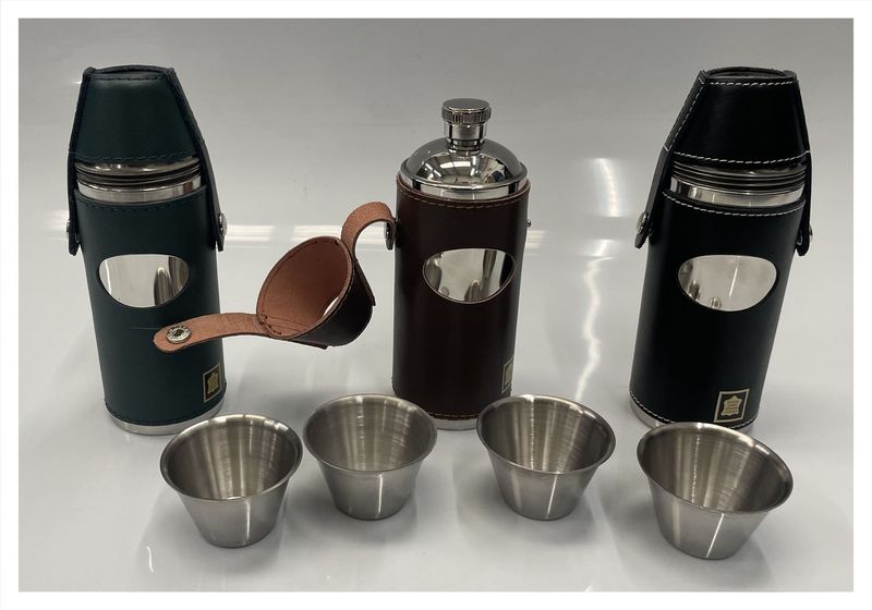 Traditional Hunter Flask & Stirrup Cup Set Traditional Hunter Flask & Stirrup Cup Set