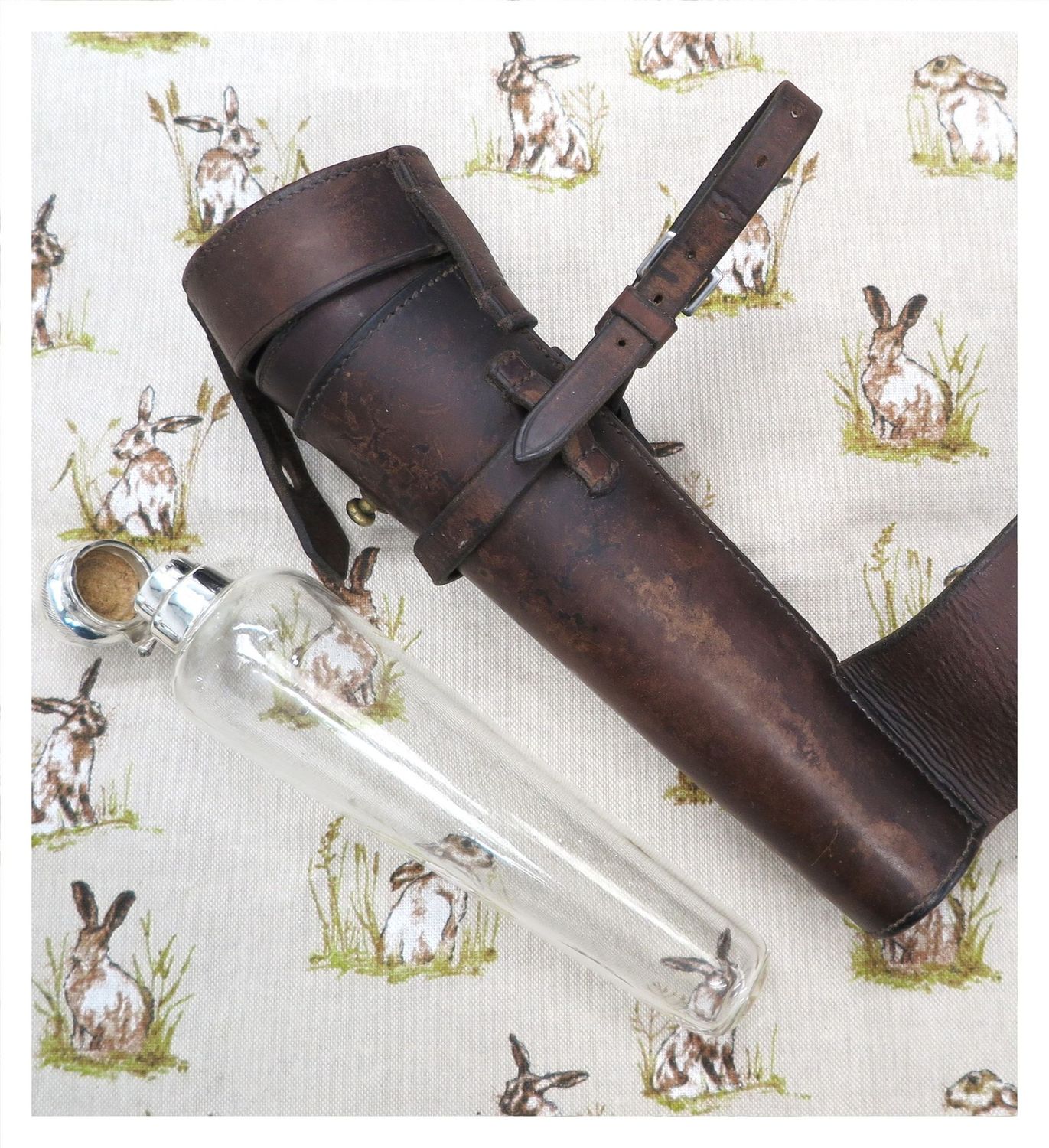 Refurbished Conical Glass Flask in Leather Case Refurbished Conical Glass Flask in Leather Case