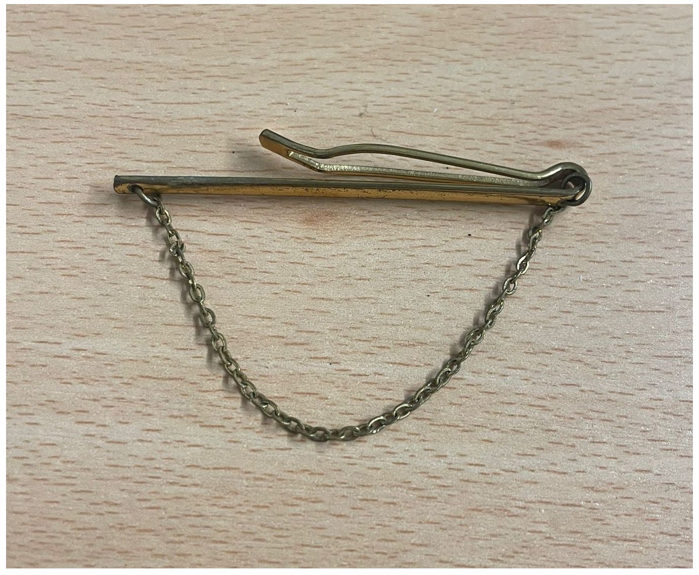 Tie Bar with Chain