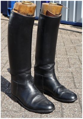 Size 7 Davies, Black Leather Boots Size 7 Davies, Black Leather Boots