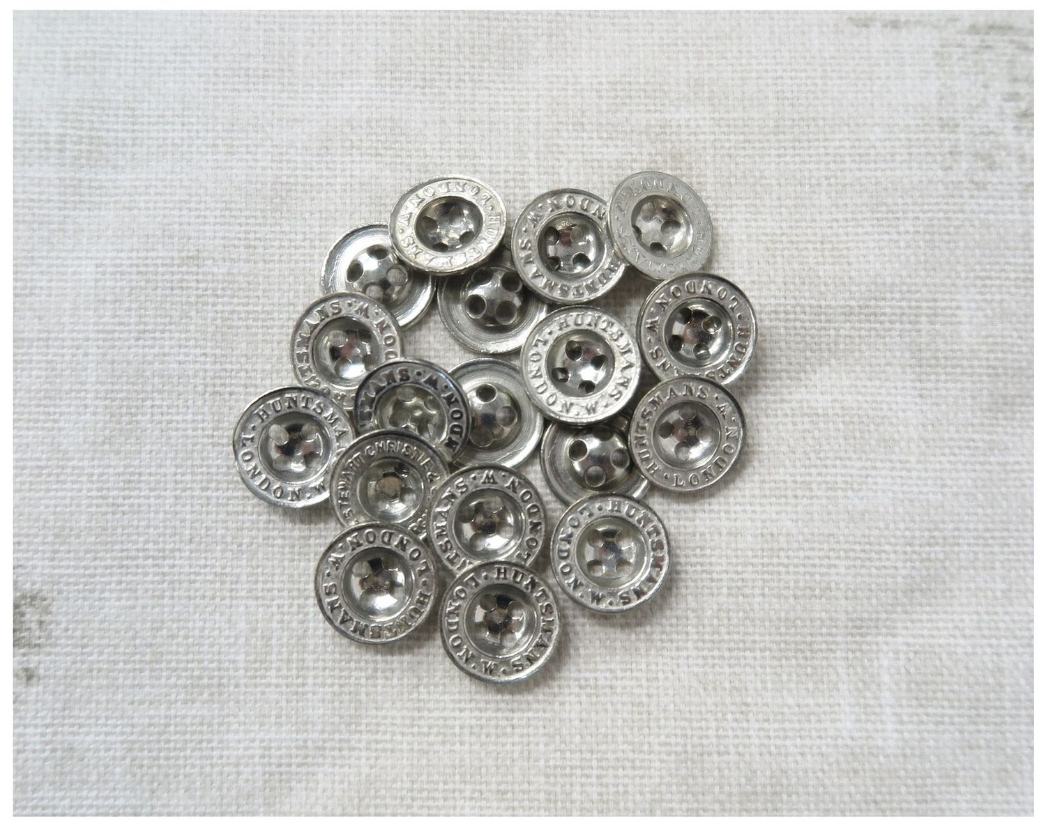 Huntsmans Buttons (21)