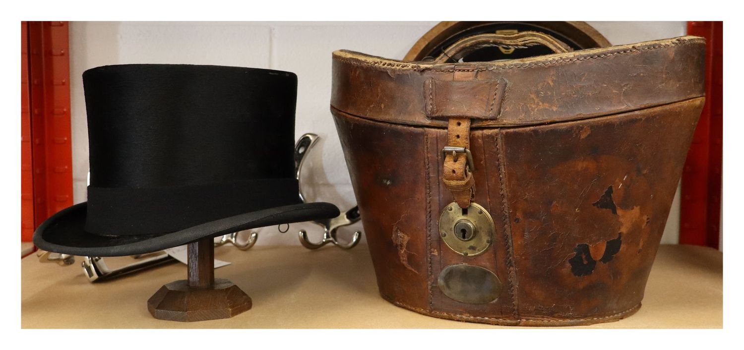 56cm Moss Bros Hunting Topper & Leather Case