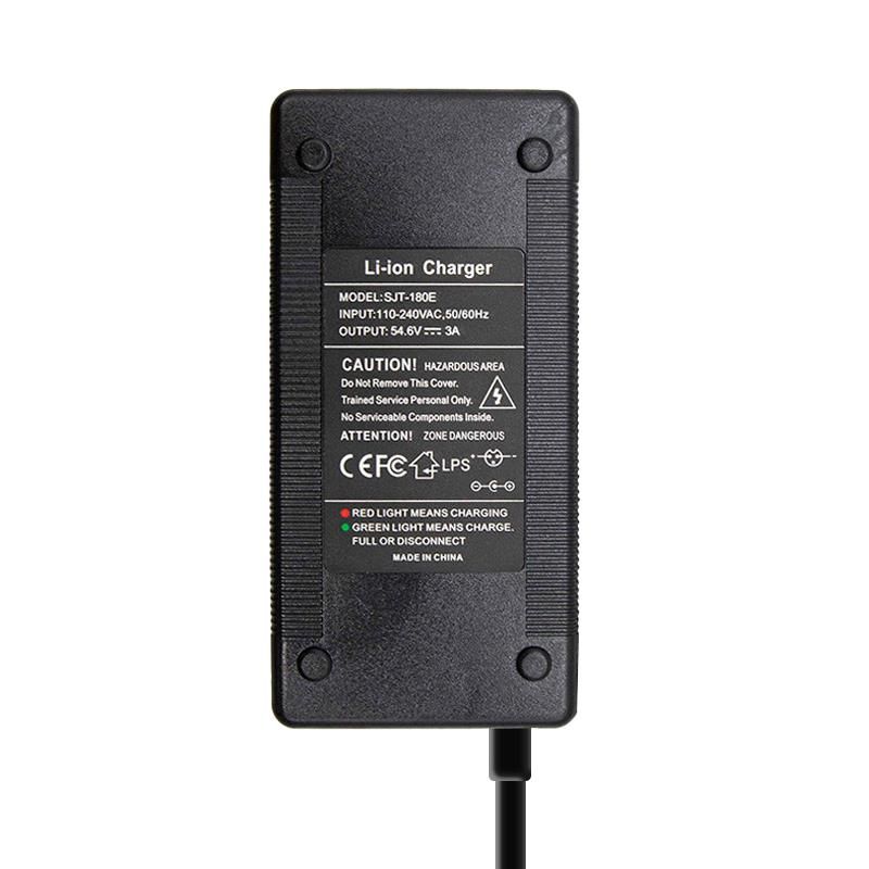 Caricatore 48V (uscita 54,6v) connettore 3A DC 5.5x2,1 mm