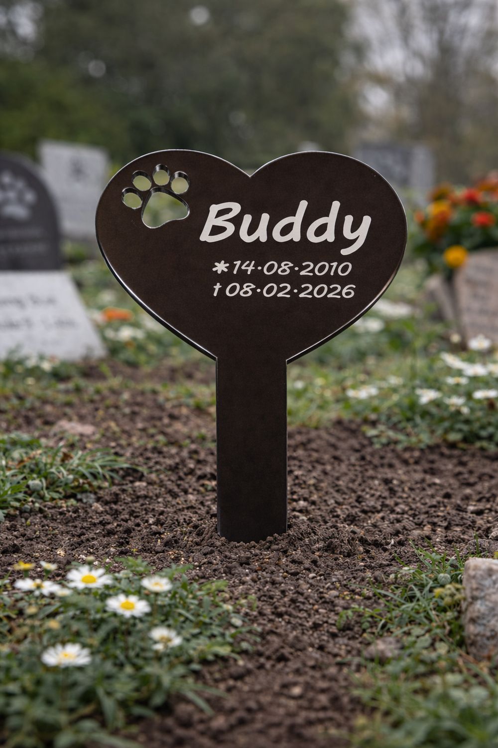 Personalisiertes Grabkreuz Herzstecker aus Acryl mit Fotogravur