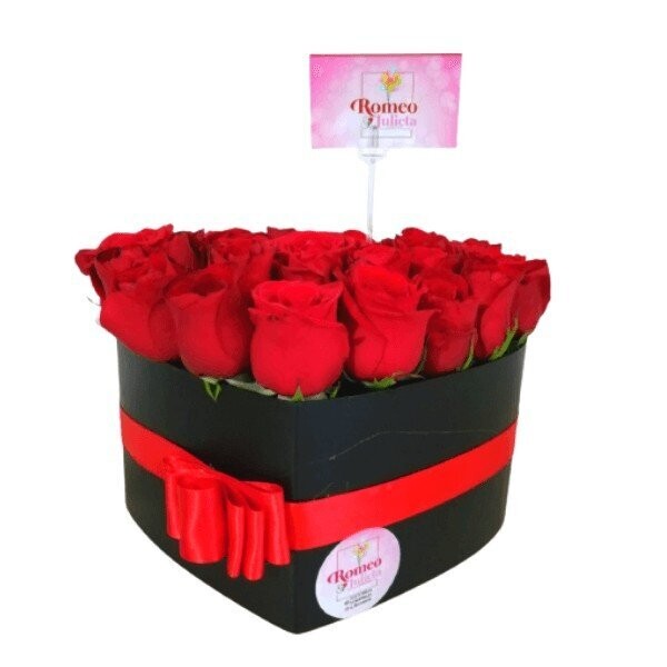 Arreglo floral motivo corazón con rosas