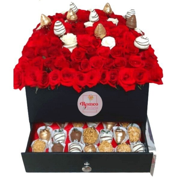 Diseño Floral En Cubo Gigante Con Fresas