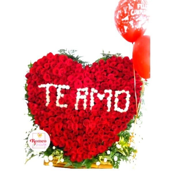 Arreglo Floral Corazón Con Rosas