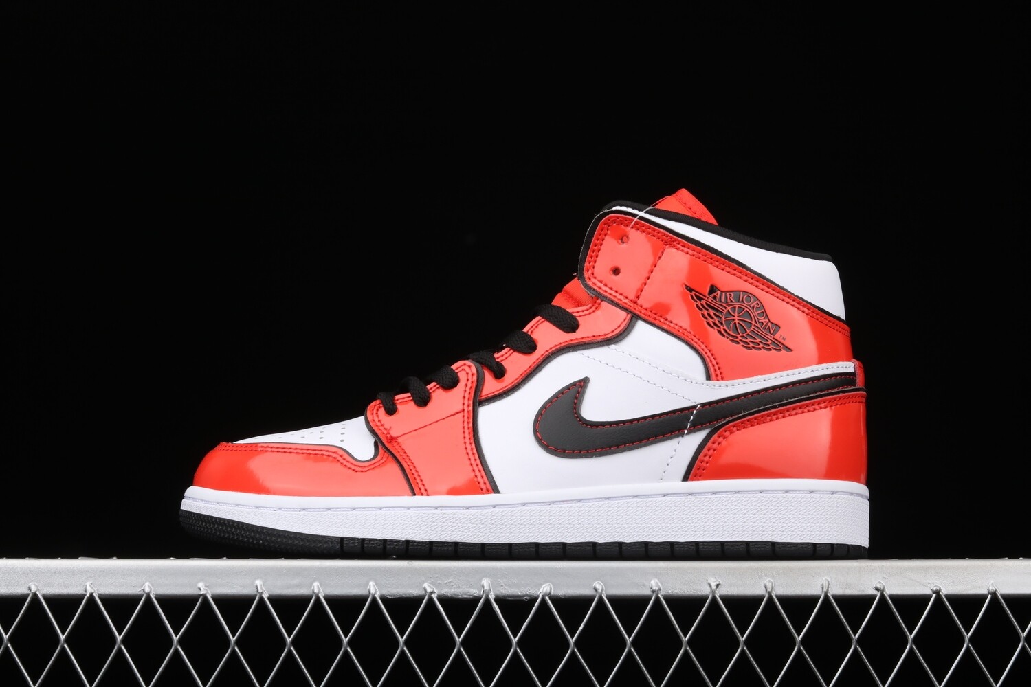 Jordan 1 Mid Turf Red