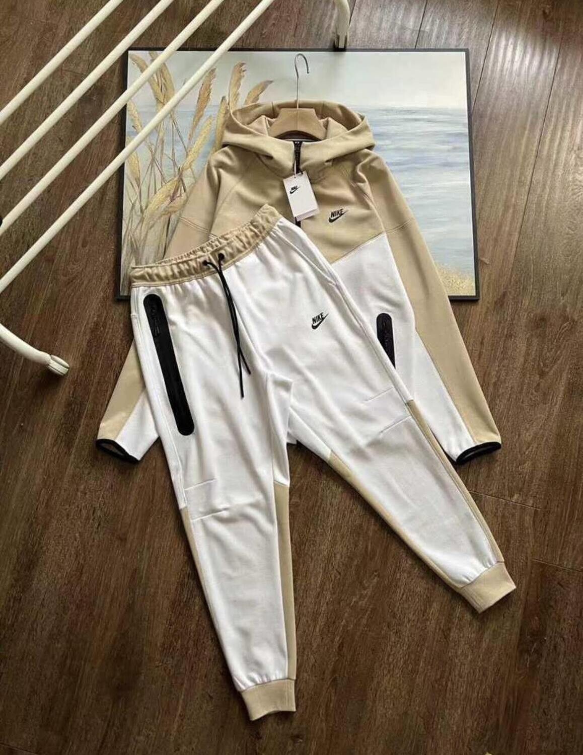 Nike Tech Marrone E Bianca