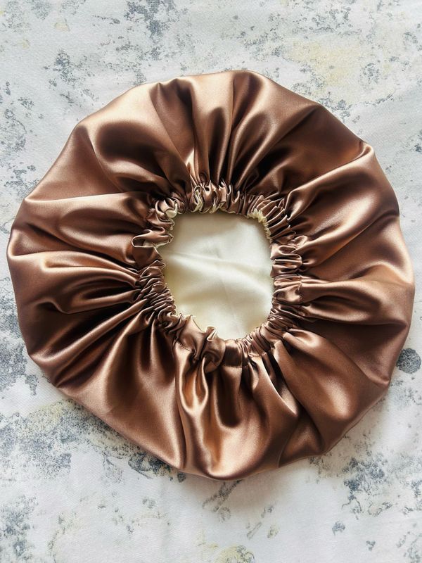Double silk bonnet