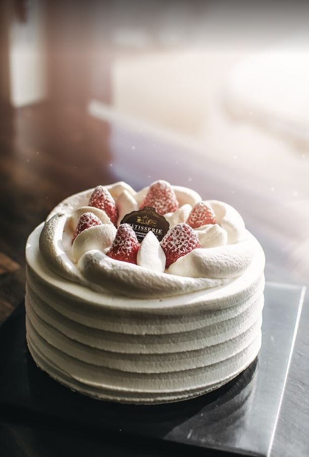 Strawberry Fresh Cream w/ Vanilla Cake