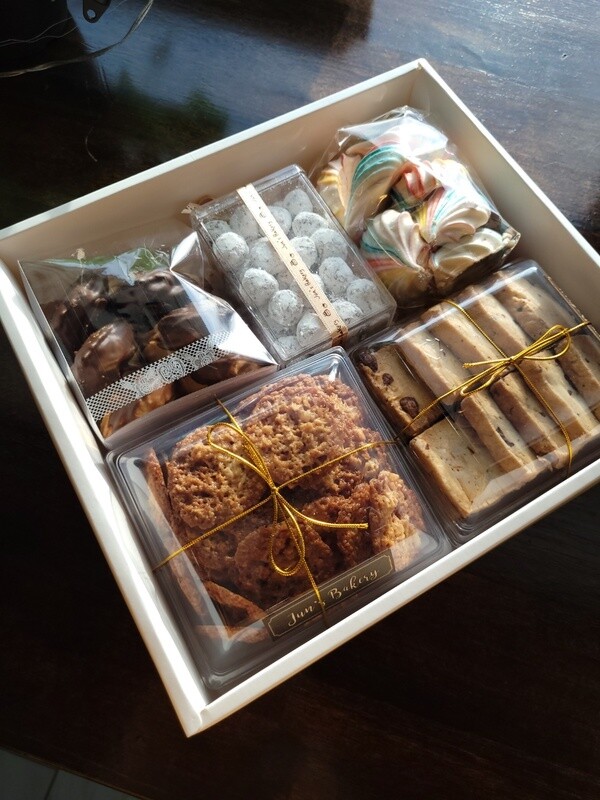 Signature Cookie Box B