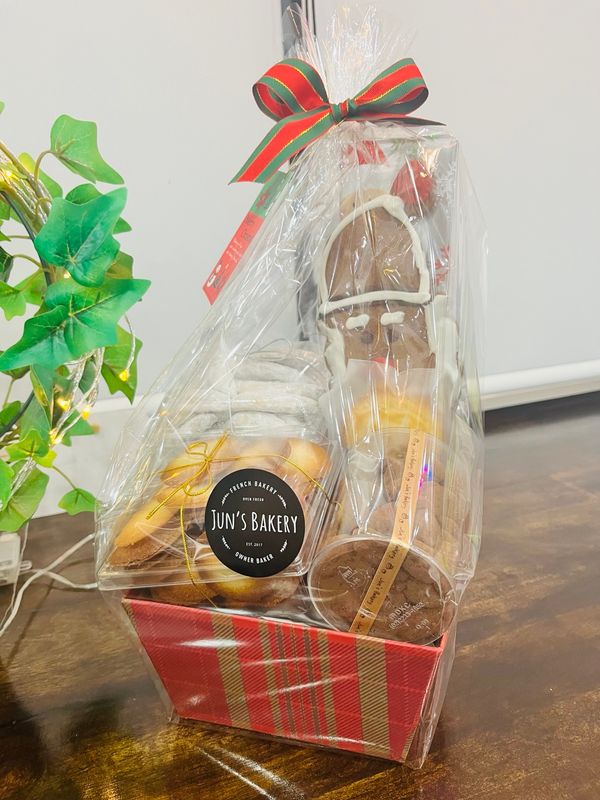 Holiday Gift Basket S-3