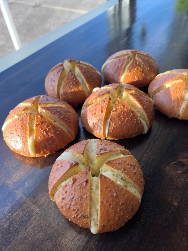 Korean Garlic Cream Cheese Bread (육쪽마늘빵) Korean Garlic Cream Cheese Bread (육쪽마늘빵)