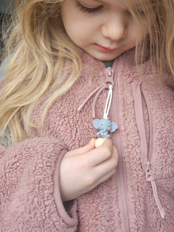 Elefant Reißverschlussanhänger – Zipper Anhänger für Kinder an Jacke & Rucksack – süßer Glücksbringer für Kindergarten- und Schulkinder
