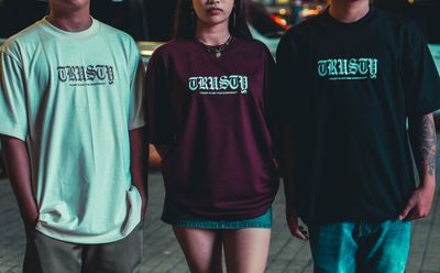 &quot;TRUSTY &quot; OLD ENGLISH T-SHIRT CREW NECK  &quot;FREE SHIPPING &quot;