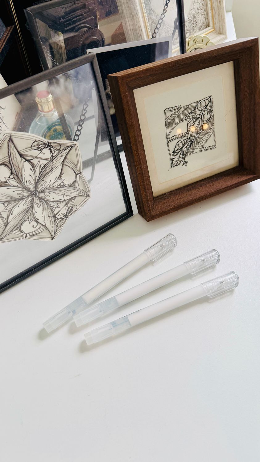 Illite . Fine tip 0.8mm . Opaque Gel Pen White . Set of 3