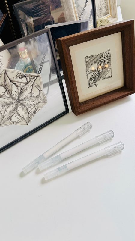 Illite . Fine tip 0.8mm . Opaque Gel Pen White . Set of 3