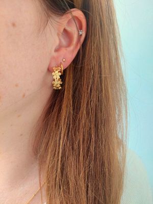 Round flower earrings
