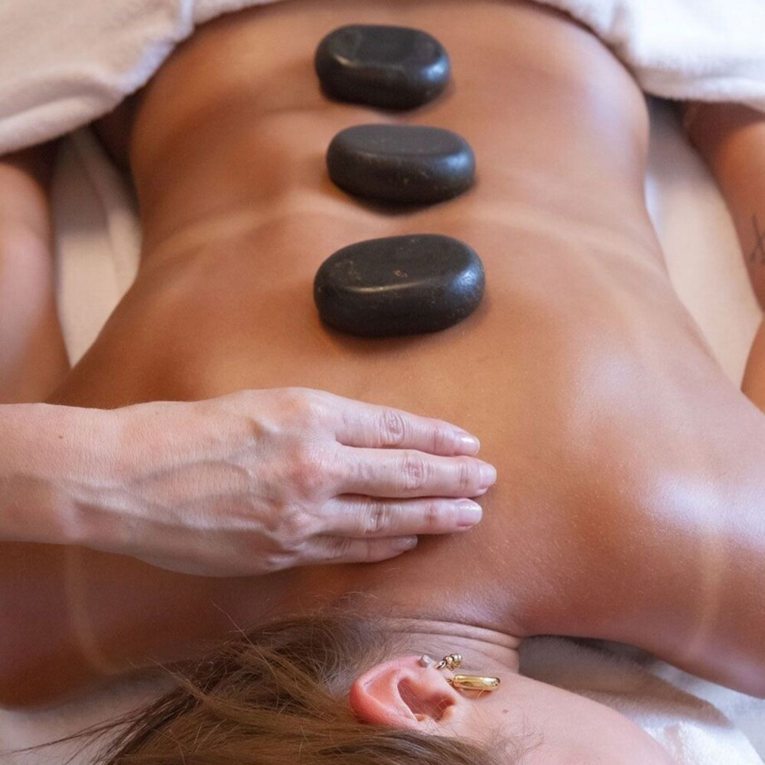 Masajes - Hot Stone Massage Masajes - Hot Stone Massage