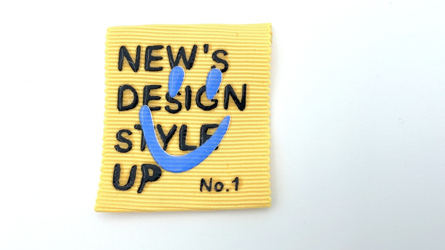 Rubber Patch "New´s design style up" Gelb Schwarz Blau Label Aufnäher Etikett