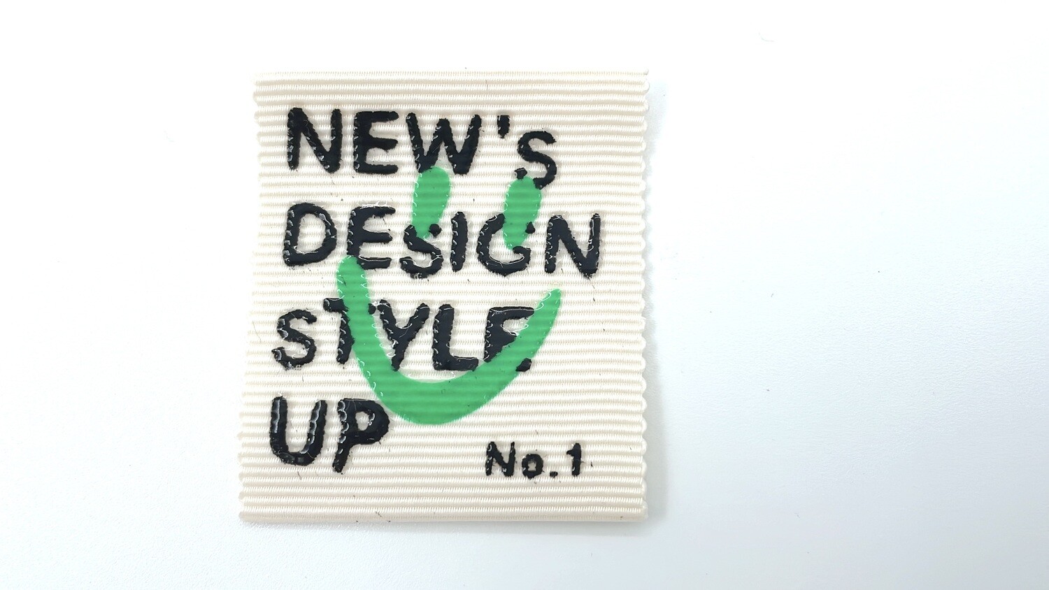 Rubber Patch "New´s design style up" Creme Schwarz Grün Label Aufnäher Etikett