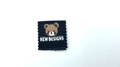 Label "New Designs" Schwarz