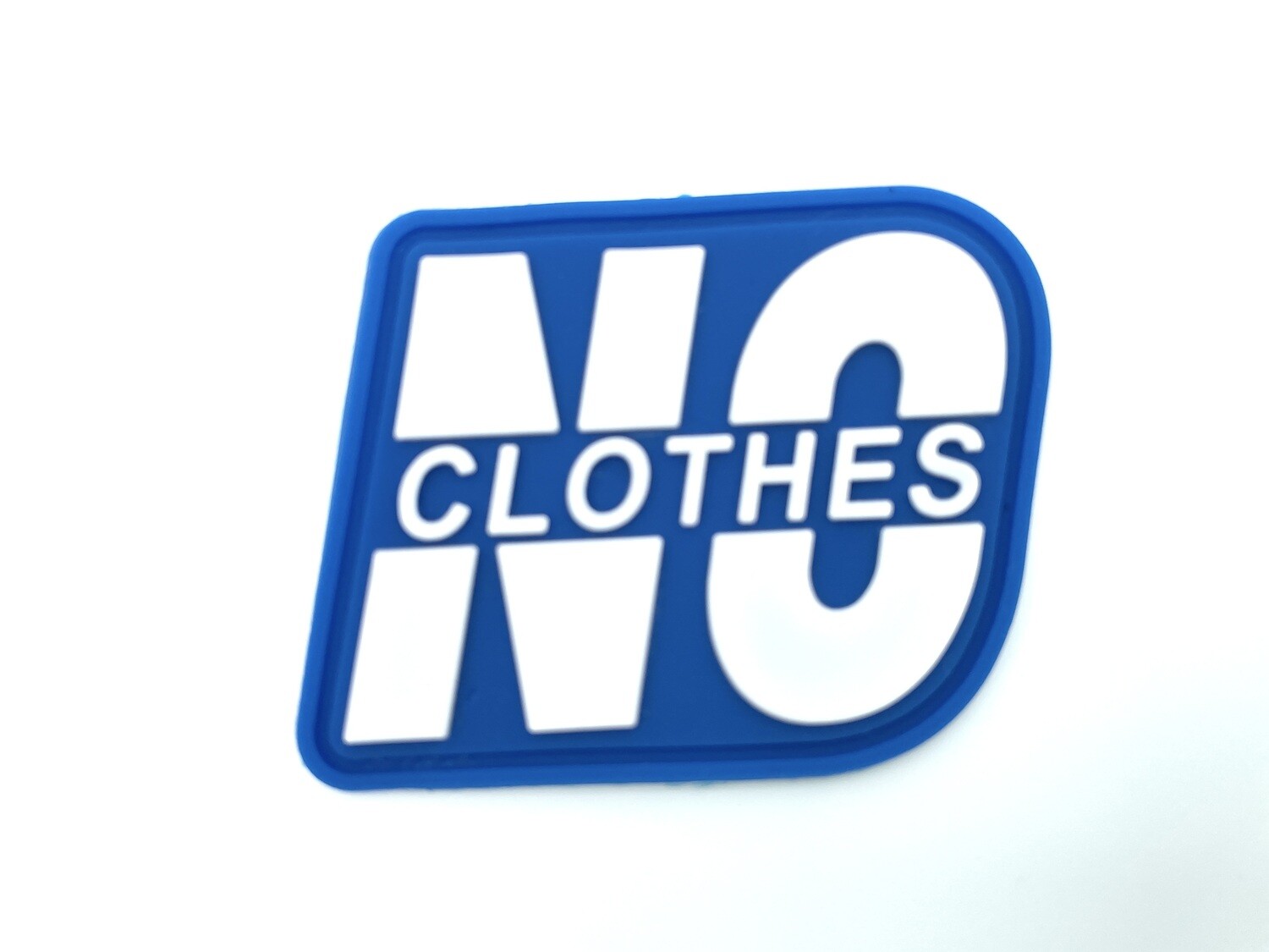Rubber Patch "No Clothes" Blau Label Aufnäher gummiert