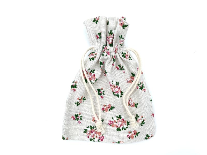 Geschenkbeutel aus Baumwolle mit kleinen Blümchen