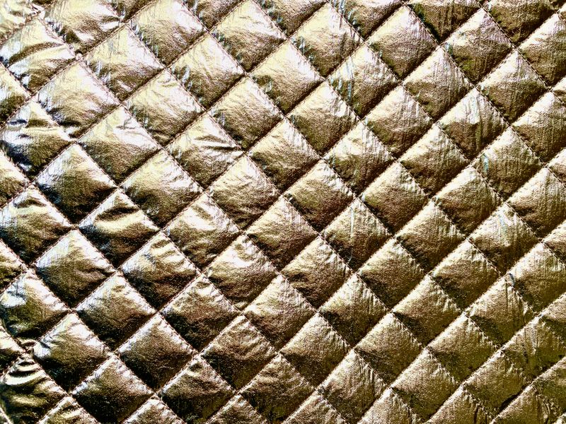 Jacken Stepper Bronze Glänzend mit kleinen Rauten Zuschnitt 75 cm x 140 cm Steppstoff wattiert Jacken Stepper Bronze Glänzend mit kleinen Rauten Zuschnitt 75 cm x 140 cm Steppstoff wattiert