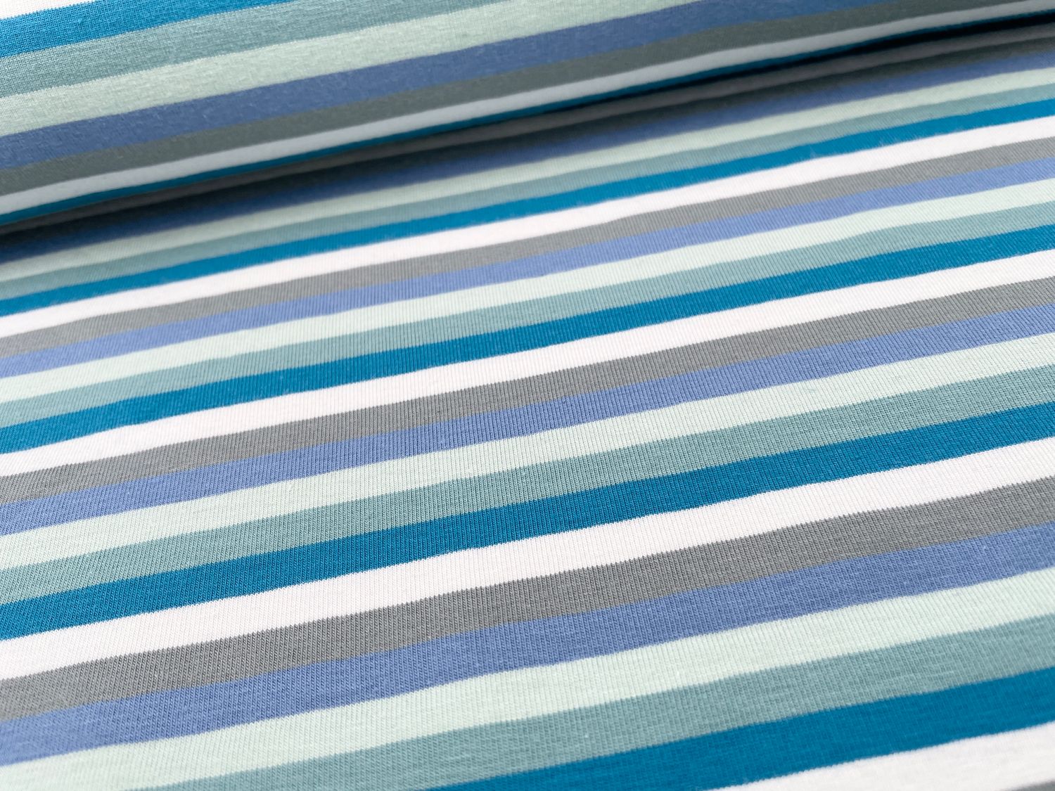 Jersey Streifen Multicolor Blautöne garngefärbt gestreift