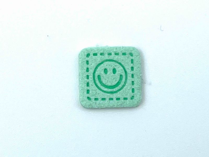 Mini Kunstleder Label "Smiley" Grün