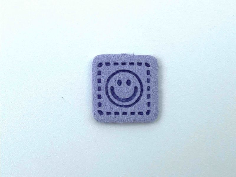 Mini Kunstleder Label "Smiley" Flieder