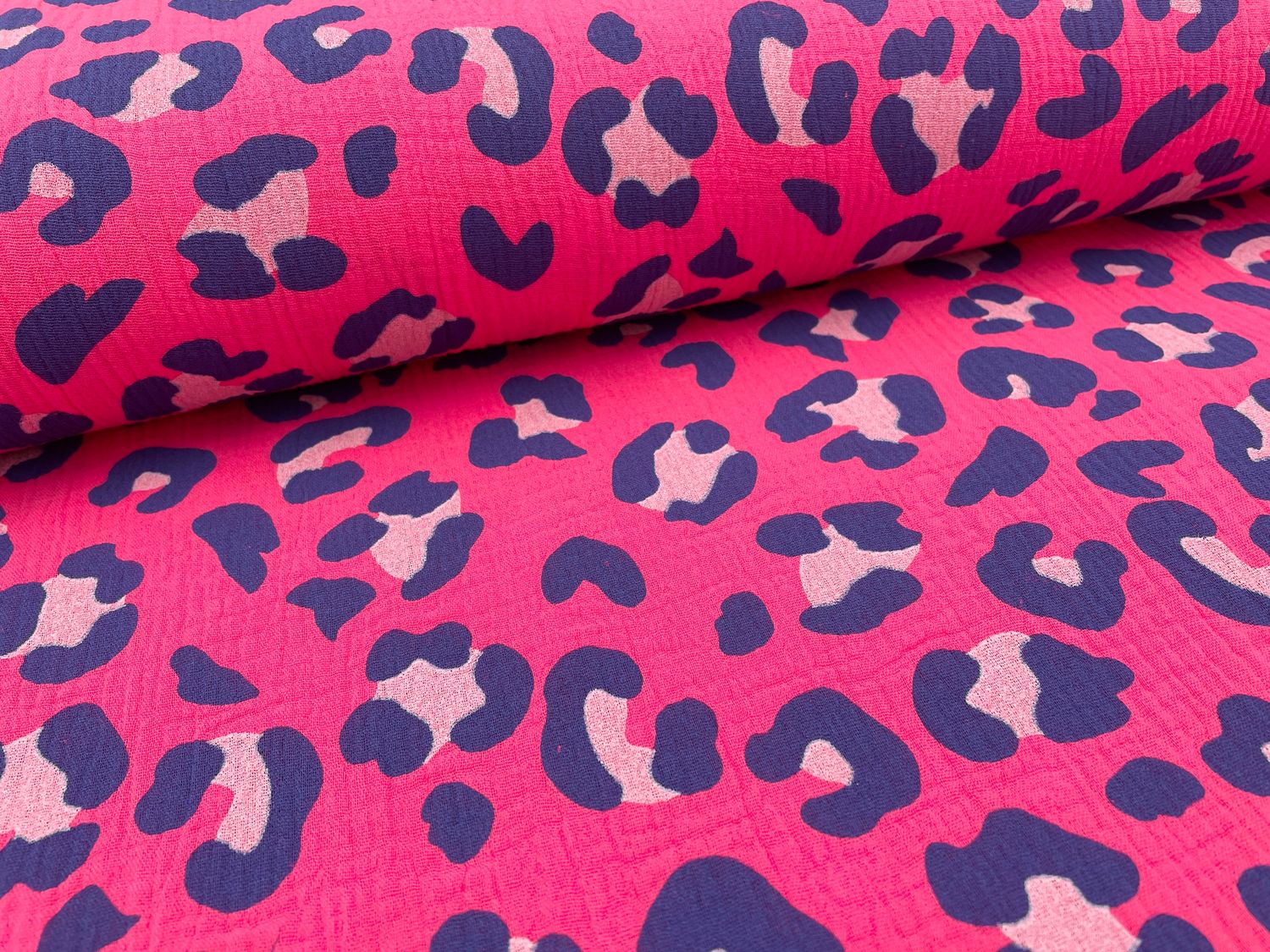 musselin-leo-pink-leopardenmuster-trendstoffe