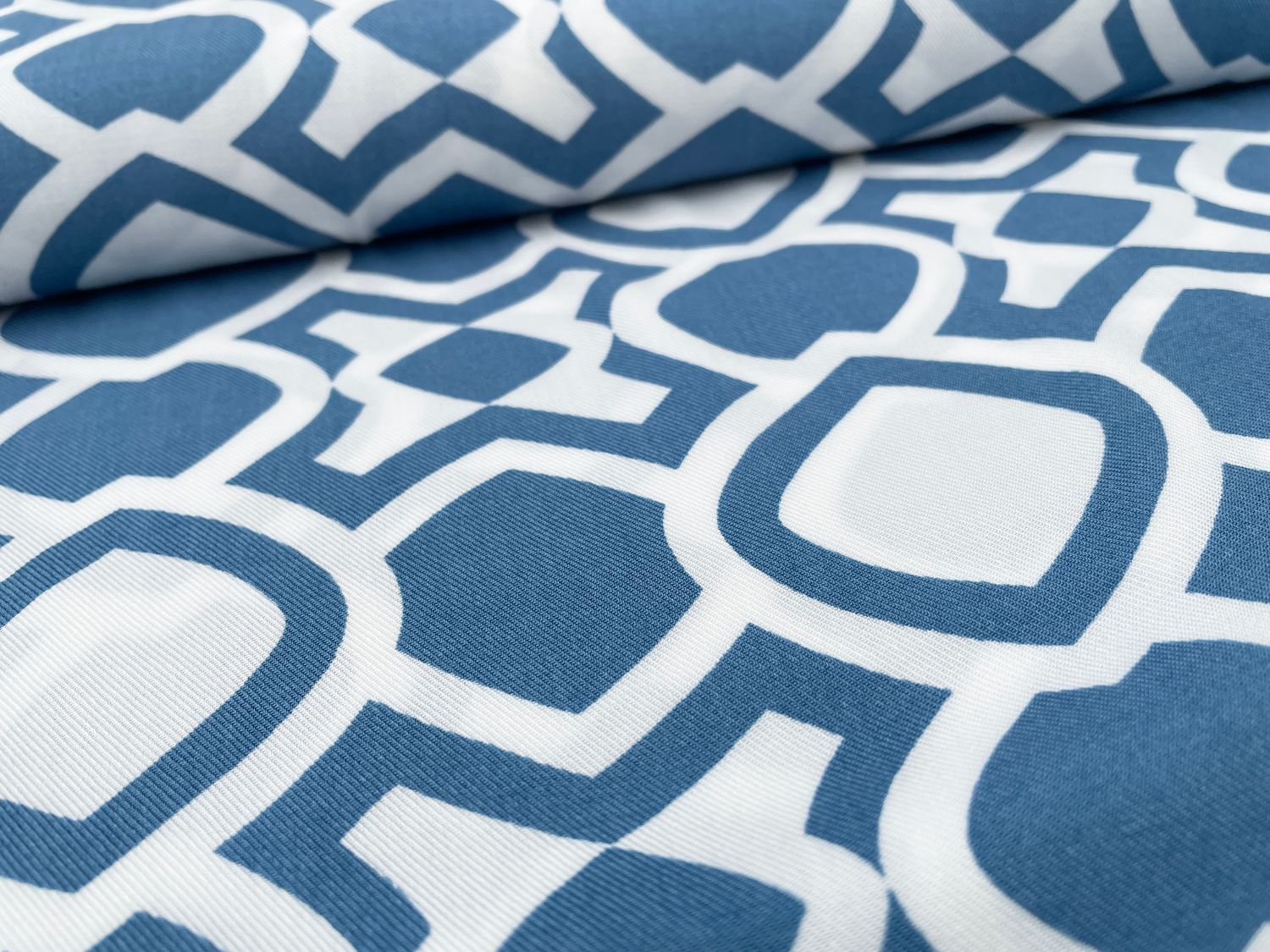 Viskose Twill Frau Maerz "Geometrisches Muster" Jeansblau