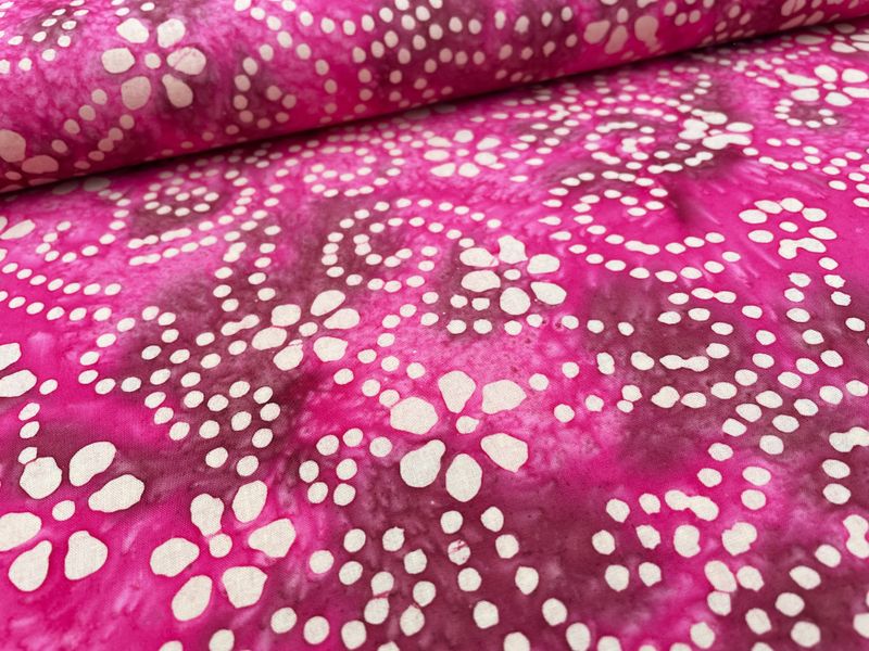 Baumwoll Stoff UNIQUE CRAFTED BATIK COTTON Blumenmuster Cerise Baumwoll Stoff UNIQUE CRAFTED BATIK COTTON Blumenmuster Cerise