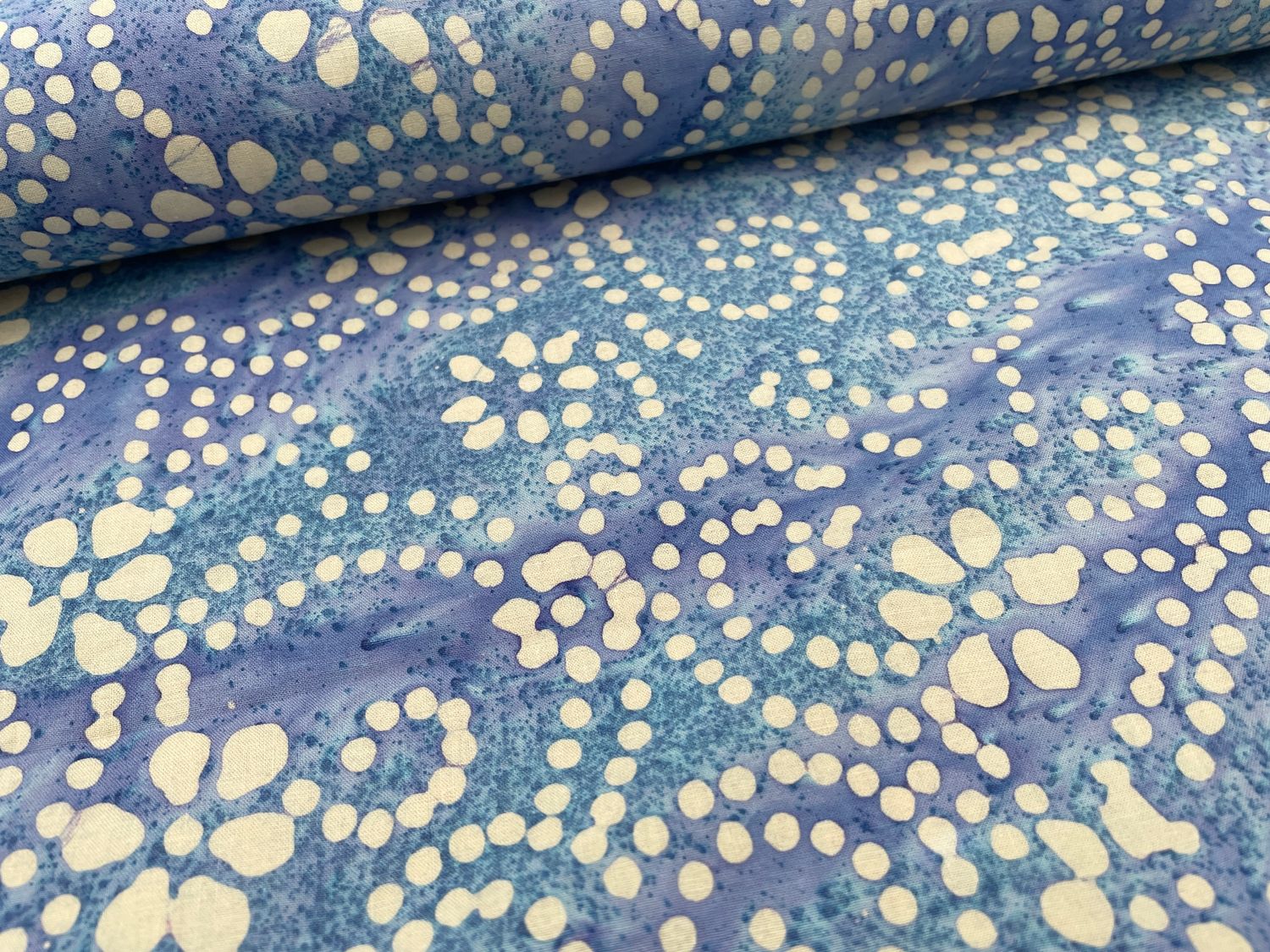 Baumwoll Stoff UNIQUE CRAFTED BATIK COTTON Blumenmuster Lavender