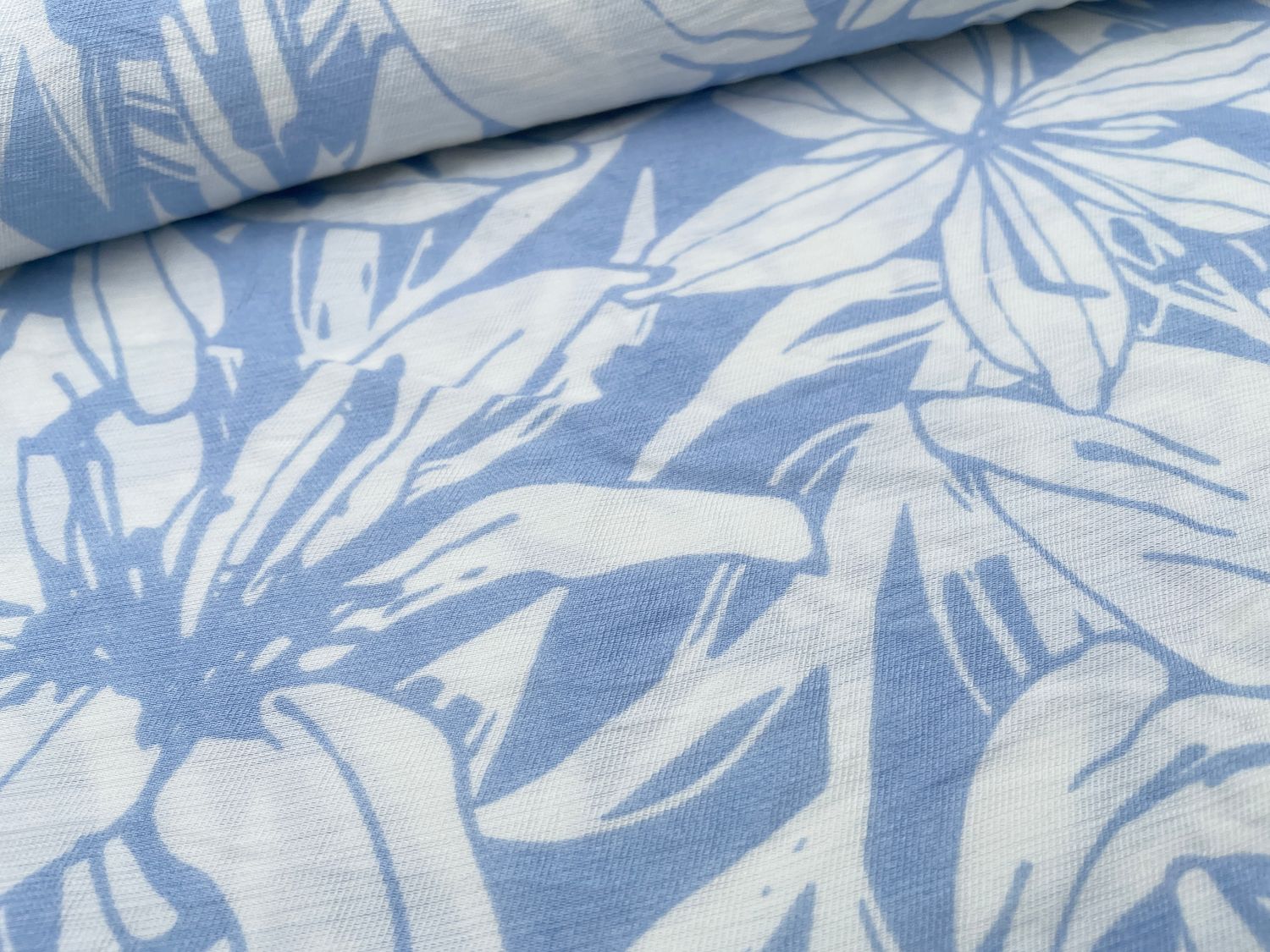 Viskose Twill "Große Blüten" Bleu