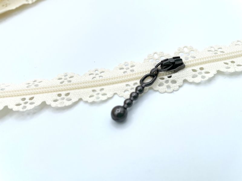 Spitzen Reißverschluss Set Creme Weiß 1 Meter + 3 Zipper Spitzen Reißverschluss Set Creme Weiß 1 Meter + 3 Zipper