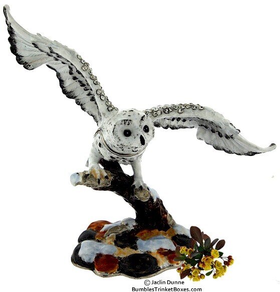 Snow Owl Landing Trinket Box