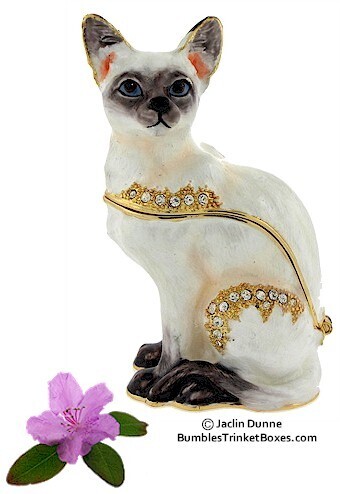 Discontinued- Siamese Cat Sitting Trinket Box