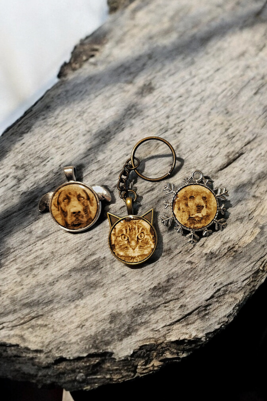 Portachiavi ciondolo con incisione di fotografie su legno Portachiavi ciondolo con incisione di fotografie su legno