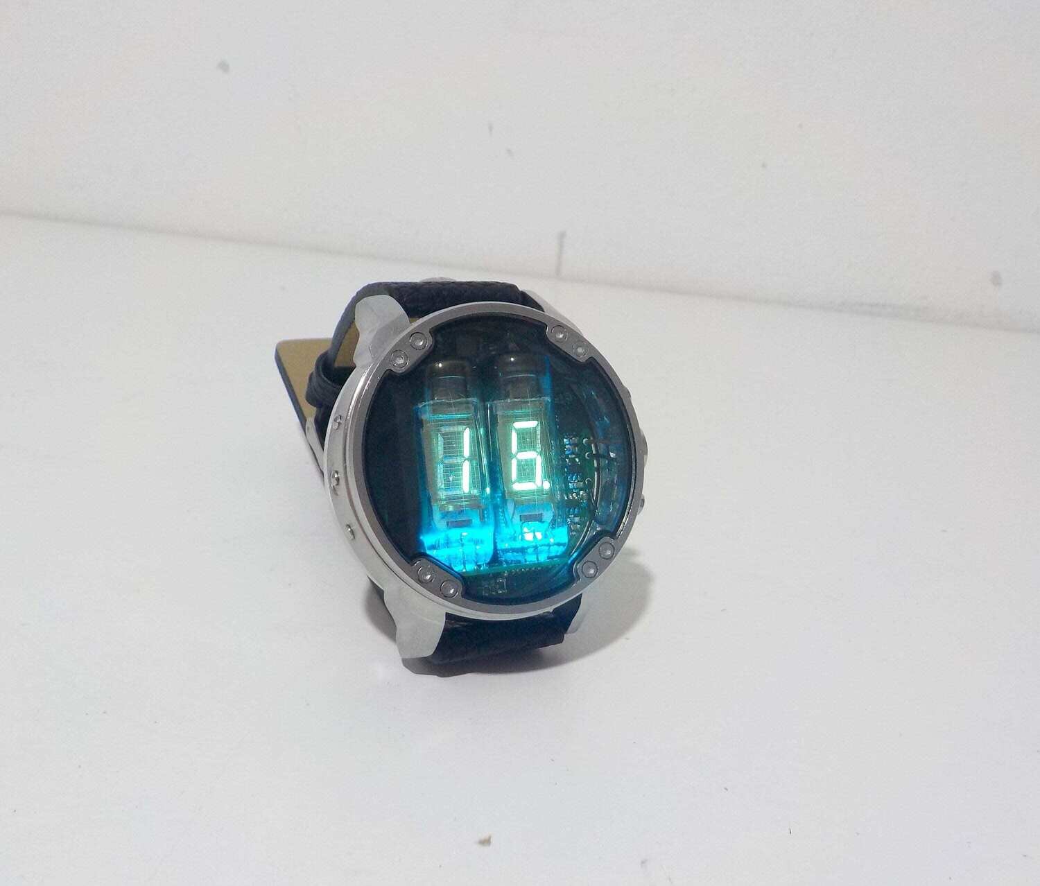 VFD Watch nixie Uhr, Vintage Armbanduhr, eloxierte Aluminium- und IV_6 röhren, RGB, Beschleunigungsmesser