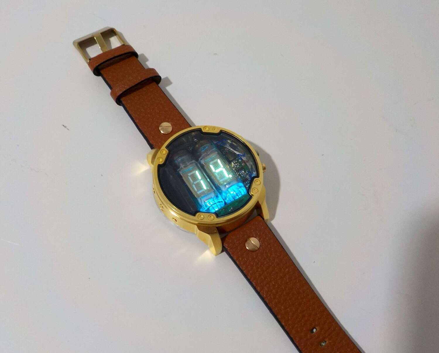 VFD Uhr Vintage Armbanduhr, eloxierte Aluminium und IV_6 Röhren, RGB, Beschleunigungsmesser
