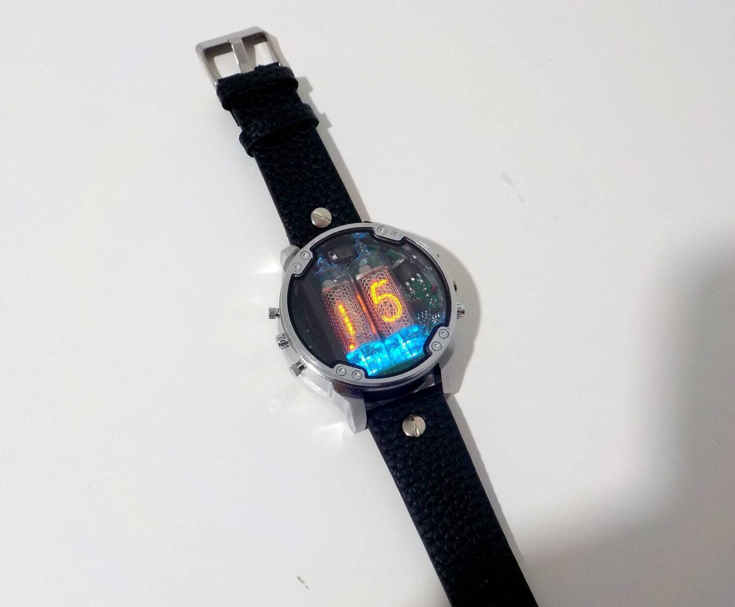 Nixie Uhr die N-186 Vintage Armbanduhr SILBER, eloxierte Aluminium und IN_16 Tubes, RGB, Accelerometer